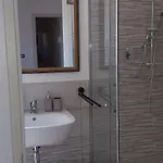 Orchidea Oda ve Kahvaltı 3*