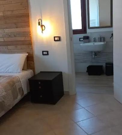 לינה וארוחת בוקר Orchidea אולביה