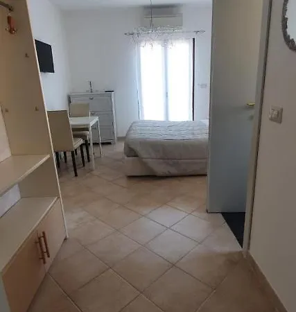 לינה וארוחת בוקר Orchidea 3*